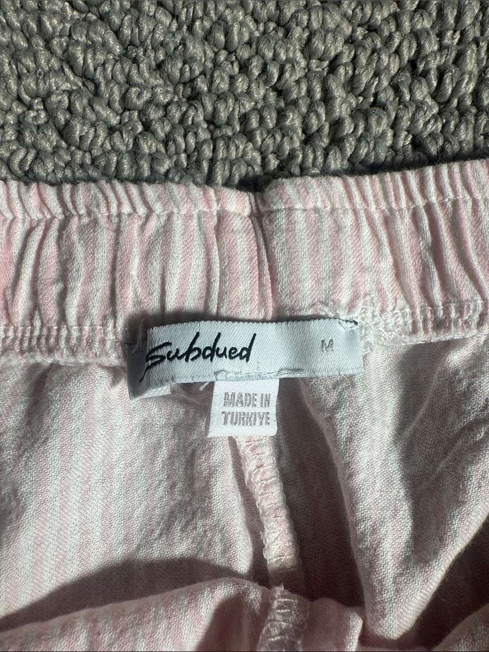 Subdued Light Pink Pinstripe Women's Elastic-Waist Shorts- M - Picture 3 of 3
